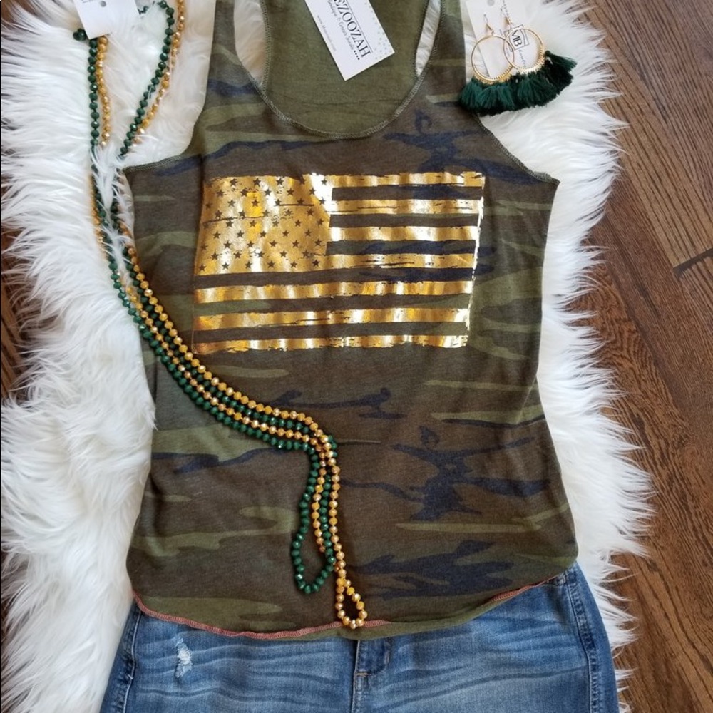 🇺🇸Camo boutique tank with gold flag!
